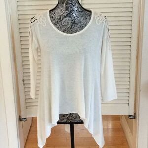 Hollister Lace shoulders, hi low sweater travel XS